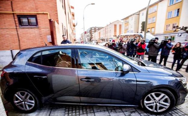 Un coche sale de los juzgados de Aranda tras una de las sesiones