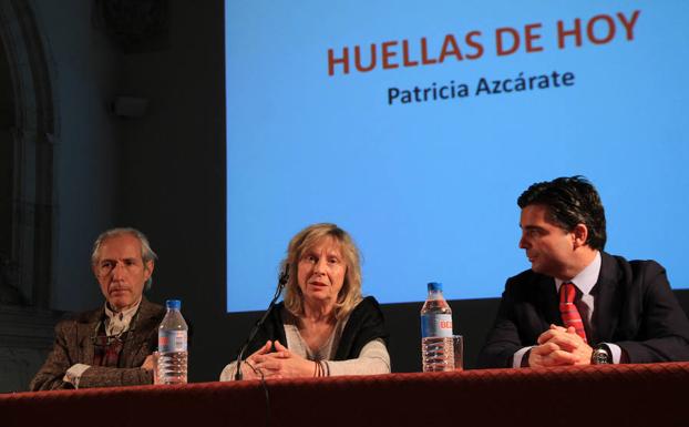 Patricia Azcárate, en el centro, flanqueada por José María Parreño y Juan Zapatero. 