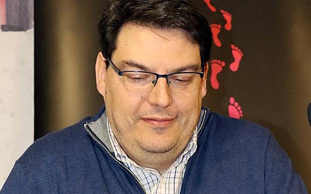 Boris Rozas, poco antes de la presentación de su nuevo poemario. 