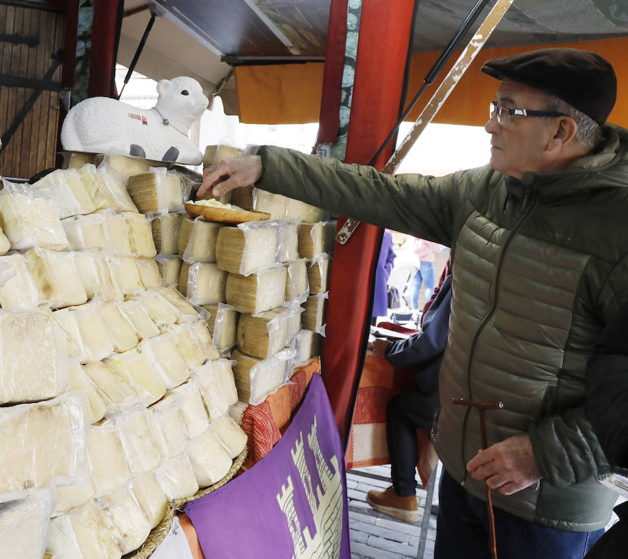 Palencia vive su Mercado Tradicional de las Candelas