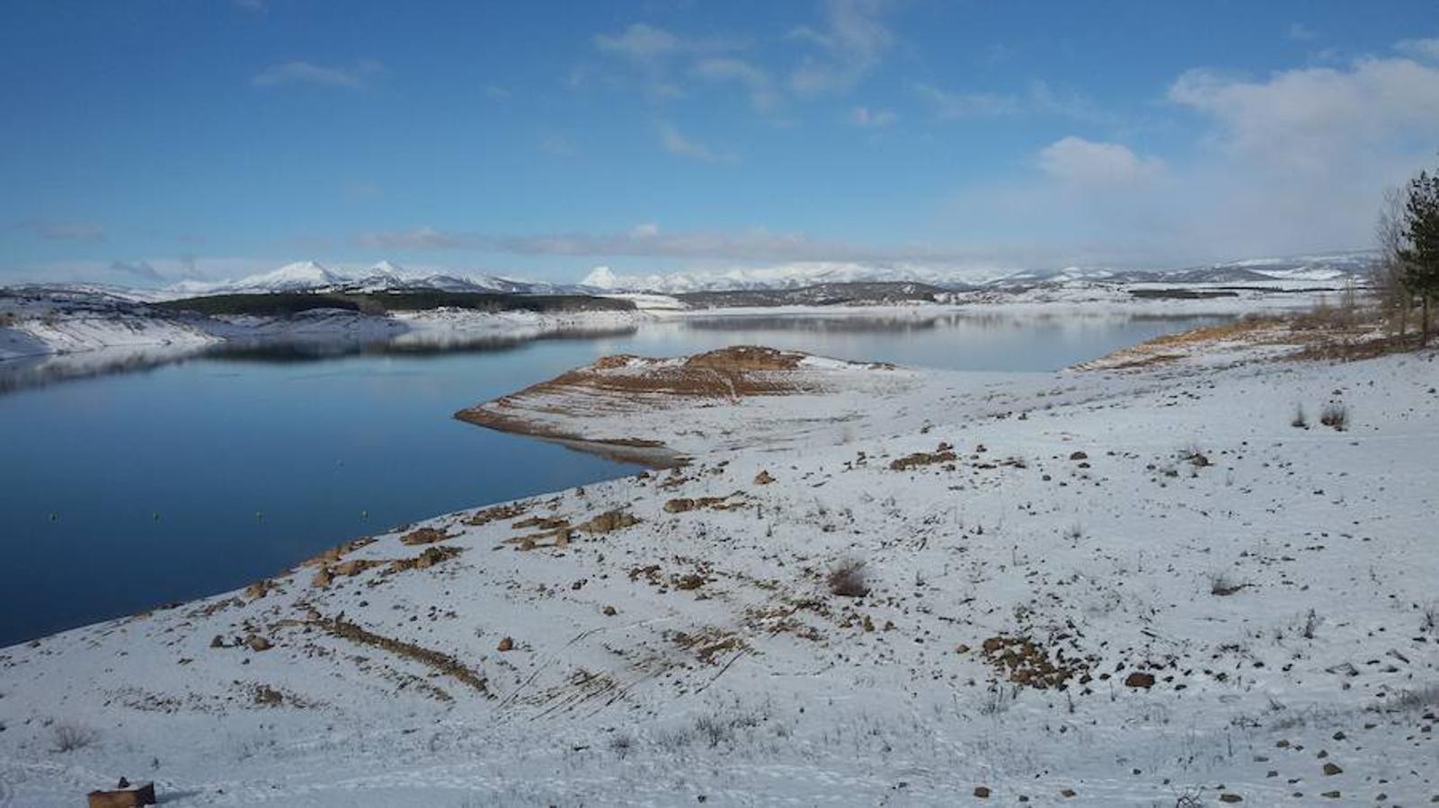 Las nevadas dejan estas imágenes del Pantano de Aguilar