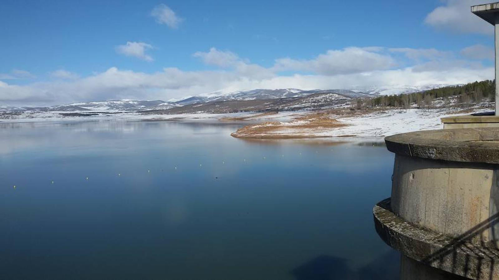 Las nevadas dejan estas imágenes del Pantano de Aguilar