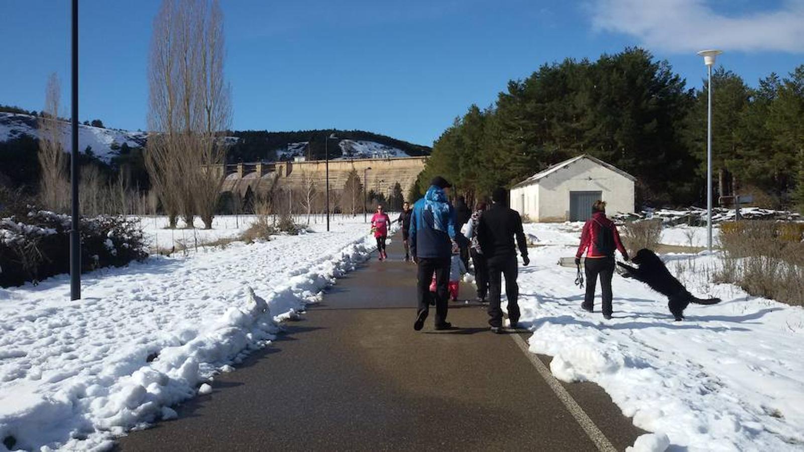 Las nevadas dejan estas imágenes del Pantano de Aguilar