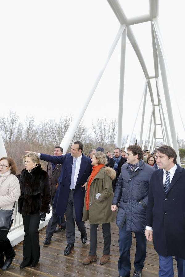 La ministra de Agricultura y Pesca, Alimentación y Medio Ambiente, Isabel García Tejerina, visitó esta mañana el parque fluvial de la Aldehuela, en Salamanca, y la Isla del Soto. 