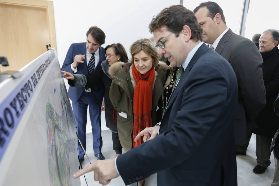 La ministra de Agricultura y Pesca, Alimentación y Medio Ambiente, Isabel García Tejerina, visitó esta mañana el parque fluvial de la Aldehuela, en Salamanca, y la Isla del Soto. 