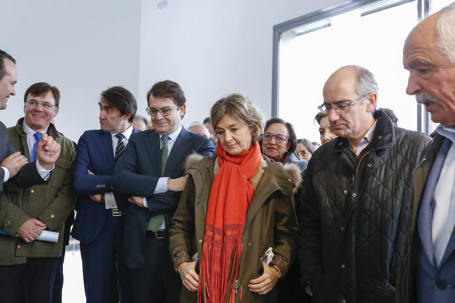 La ministra de Agricultura y Pesca, Alimentación y Medio Ambiente, Isabel García Tejerina, visitó esta mañana el parque fluvial de la Aldehuela, en Salamanca, y la Isla del Soto. 