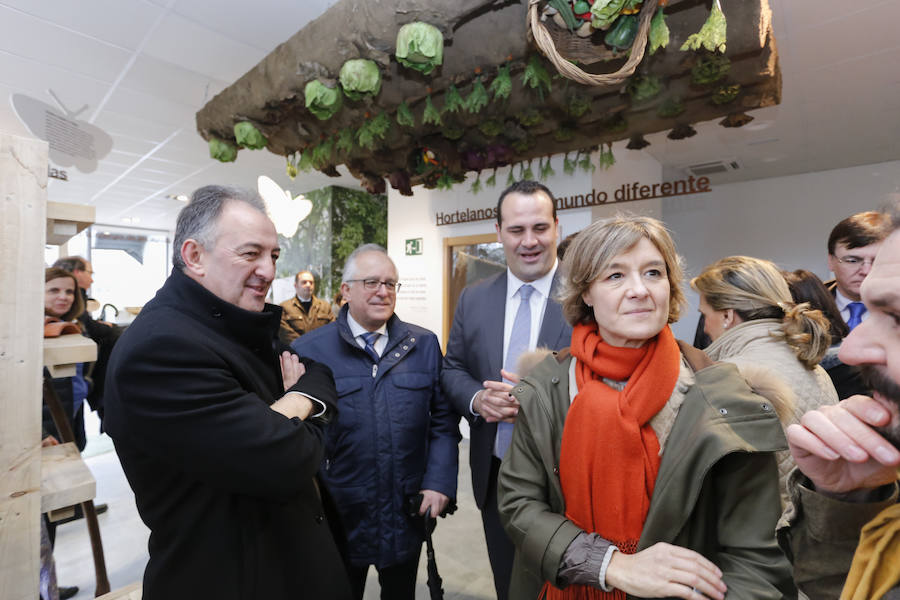 La ministra de Agricultura y Pesca, Alimentación y Medio Ambiente, Isabel García Tejerina, visitó esta mañana el parque fluvial de la Aldehuela, en Salamanca, y la Isla del Soto. 