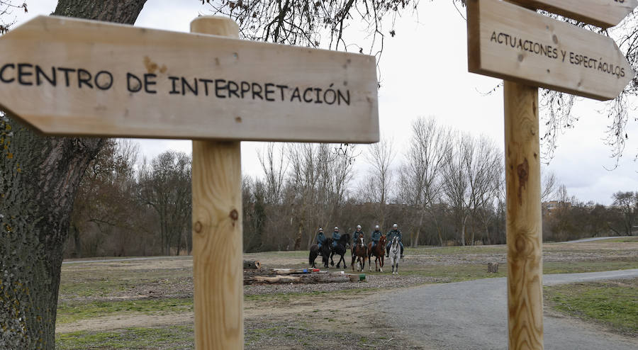 La ministra de Agricultura y Pesca, Alimentación y Medio Ambiente, Isabel García Tejerina, visitó esta mañana el parque fluvial de la Aldehuela, en Salamanca, y la Isla del Soto. 