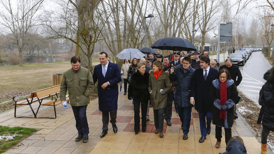 La ministra de Agricultura y Pesca, Alimentación y Medio Ambiente, Isabel García Tejerina, visitó esta mañana el parque fluvial de la Aldehuela, en Salamanca, y la Isla del Soto. 