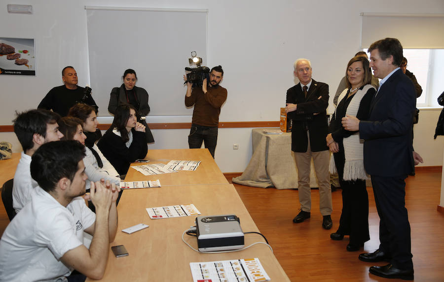 La consejera de Agricultura, con los alumnos de Basque Culinary Center