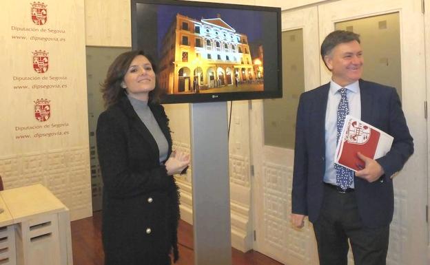 Sra Dueñas y Francisco Vázquez, en la comparecencia.