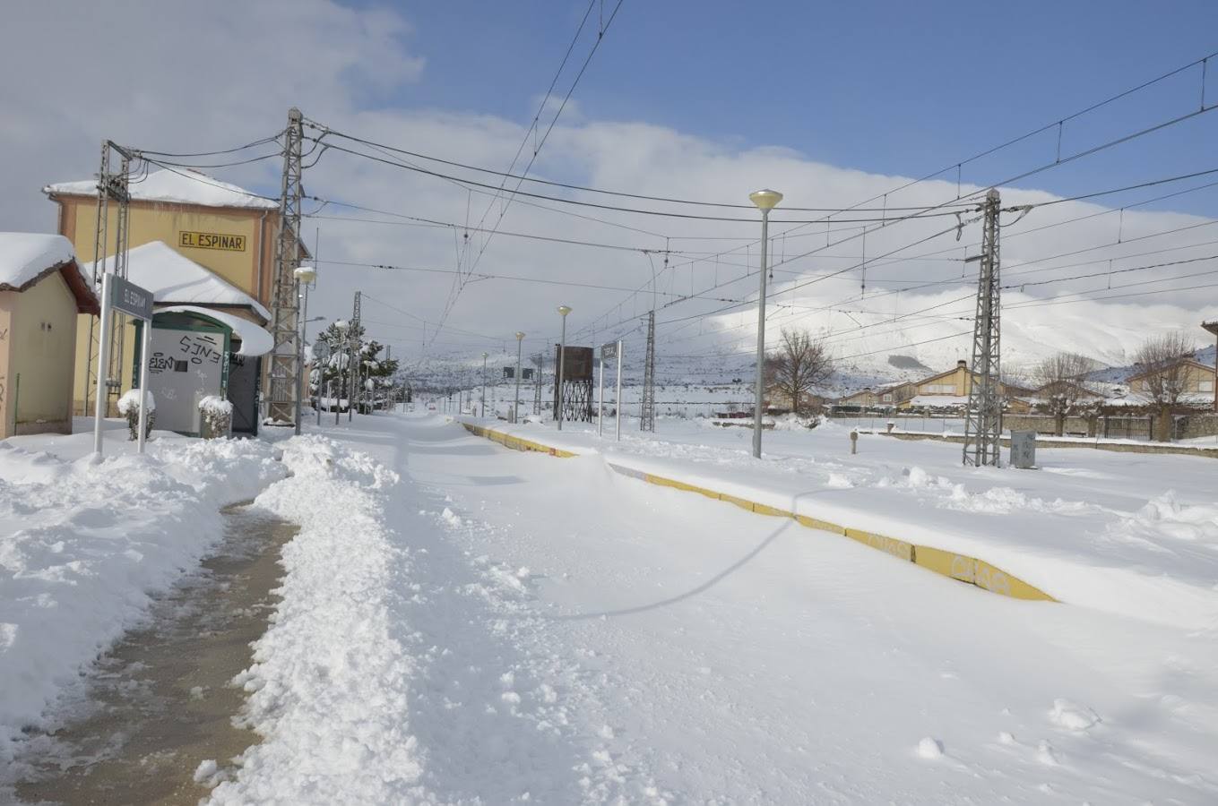 Un manto blanco cubre El Espinar