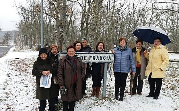 Nava de Francia. Las mujeres celebraron su fiesta con una comida de hermandad. 