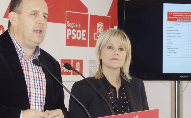 Ana Agudíez y José Luis Aceves en la sede del PSOE de Segovia. 