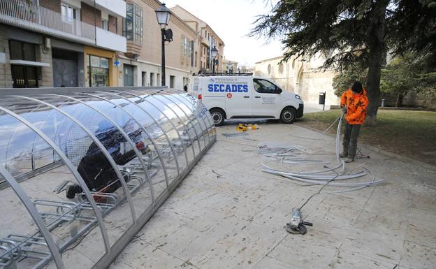 Trabajos de mejora en el aparcamiento para bicis.