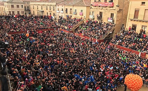 8.000 Pañuelos naranjas abren Carnaval del Toro de Ciudad Rodrigo