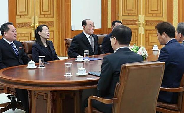 Reunión de ambas delegaciones.