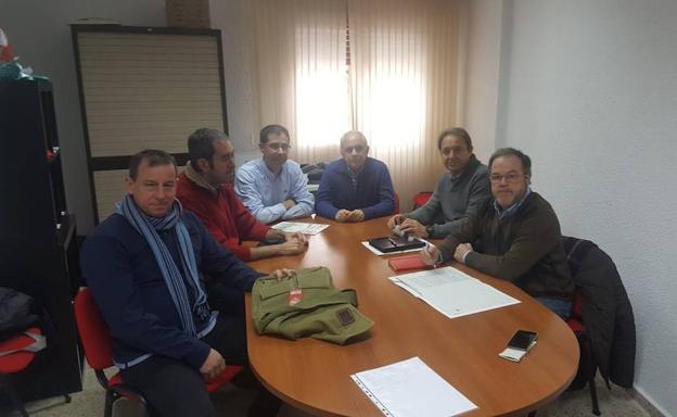 Reunión de representantes sindicales de Instituciones Penitenciarias con parlamentarios socialistas de Segovia. 