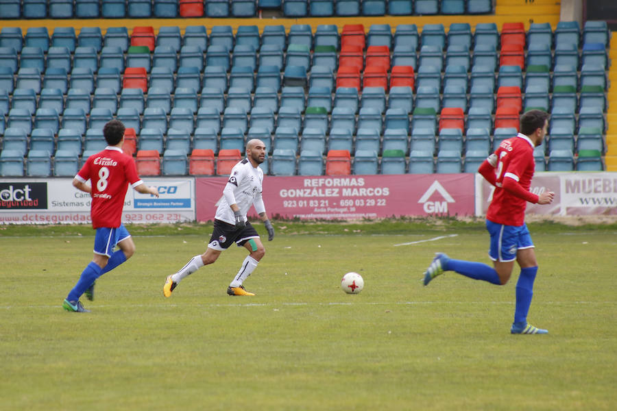 El equipo blanquinegro supera a un débil rival con un Martín Galván pitado y que mandó callar a la grada