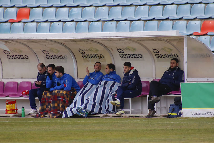El equipo blanquinegro supera a un débil rival con un Martín Galván pitado y que mandó callar a la grada