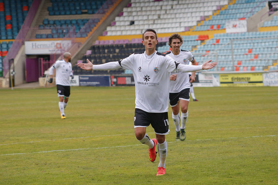 El equipo blanquinegro supera a un débil rival con un Martín Galván pitado y que mandó callar a la grada