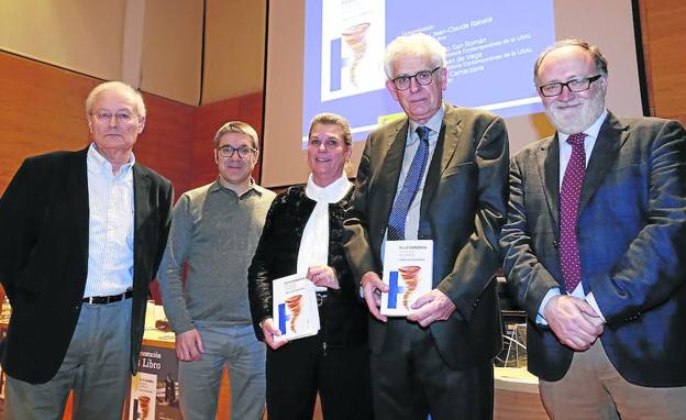 Manuel Redero, catedrático de la Usal; Manuel Melgar, director del Centro de la Memoria Histórica de Salamanca; Colette y Jean-Claude Rabaté, autores del libro, y Mariano Esteban de Vega, catedrático de la Usal. 