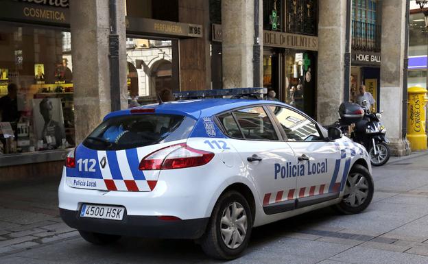 Vehículo de policías municipales. 