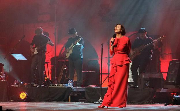 Luz Casal en el concierto que ofreció en el Patio de San Benito. 