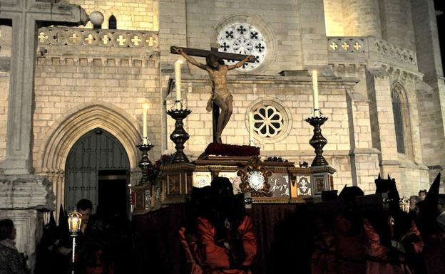 Procesión de la Buena Muerte. En la imagen, El Cristo del Olvido a su paso por La Antigua.