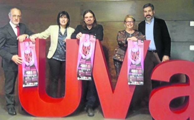De izqda a dcha, Ciriaco Rodríguez (Banco Santander), Felicidad Viejo (Vicerrectora UVa), Francisco Lara (Dtor Joven Orquesta) y Nathan Redondo, director de Enfermería del Hospital Clínico Universitario. 
