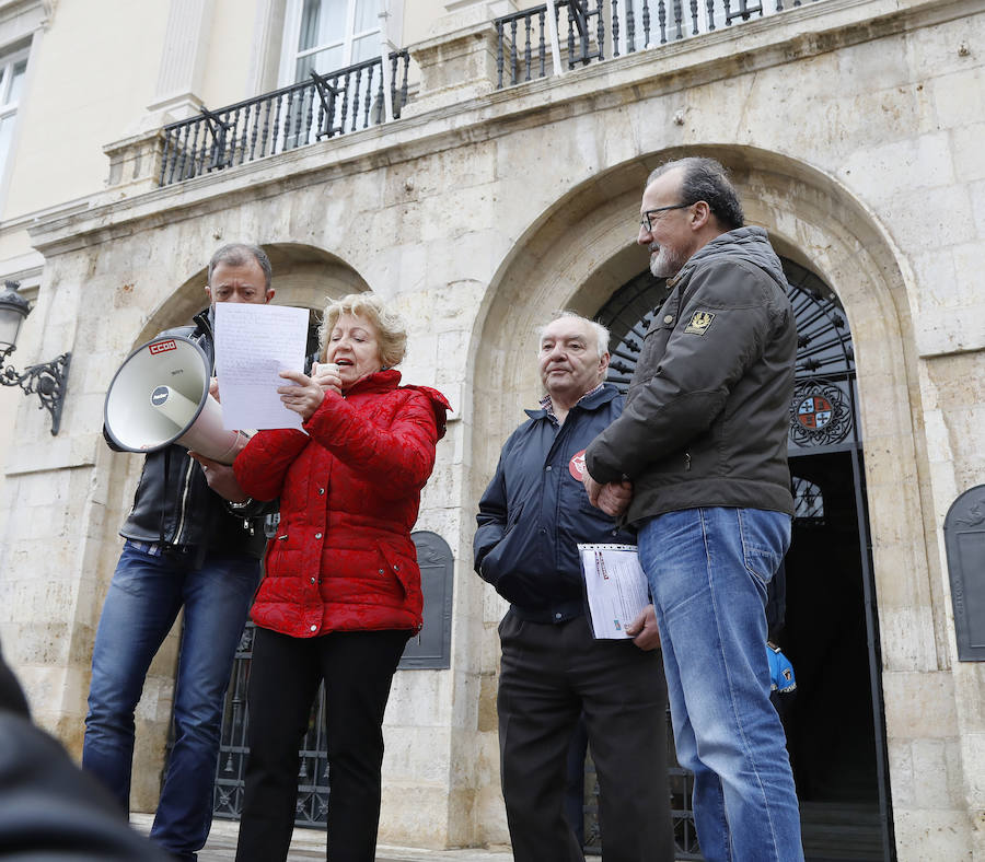 Concentración en defensa del sistema público de pensiones en Palencia.