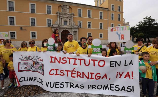 Una de las manifestaciones vecinales reclamando un instituto.