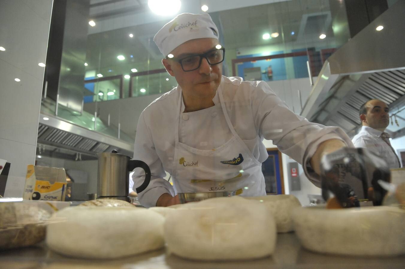 Tres cocineros con estrellas Michelin formaban parte del jurado de este concurso de cocina para celíacos celebrado en la Escuela Internacional de Cocina Fernando Pérez de Valladolid