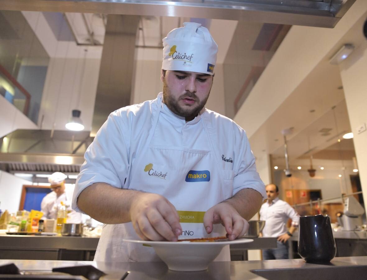 Tres cocineros con estrellas Michelin formaban parte del jurado de este concurso de cocina para celíacos celebrado en la Escuela Internacional de Cocina Fernando Pérez de Valladolid