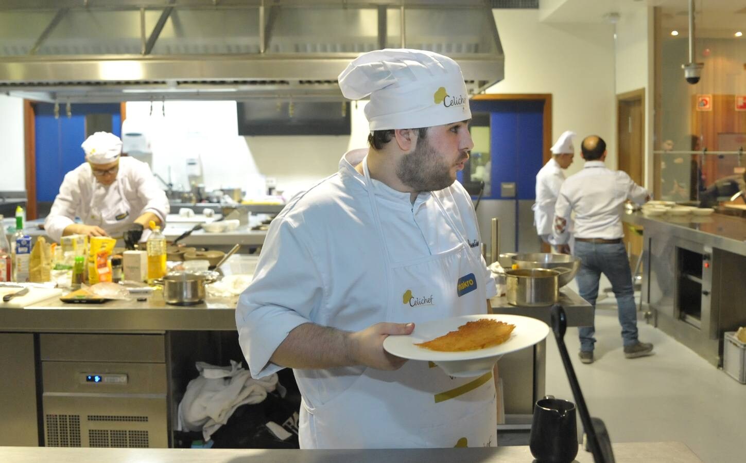 Tres cocineros con estrellas Michelin formaban parte del jurado de este concurso de cocina para celíacos celebrado en la Escuela Internacional de Cocina Fernando Pérez de Valladolid