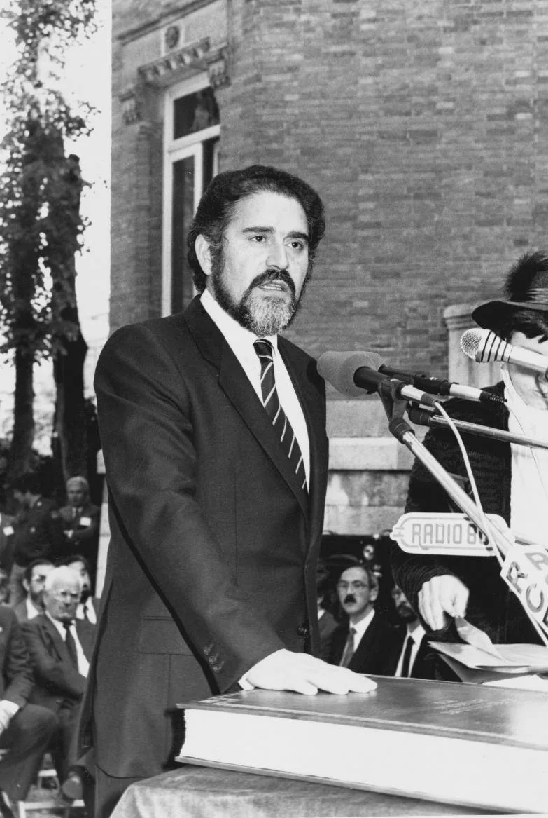 03.06. 1983 En el palacio de la Isla de Burgos, Demetrio Madrid toma de posesión de su cargo como el primer presidente de la Junta de Castilla y León.