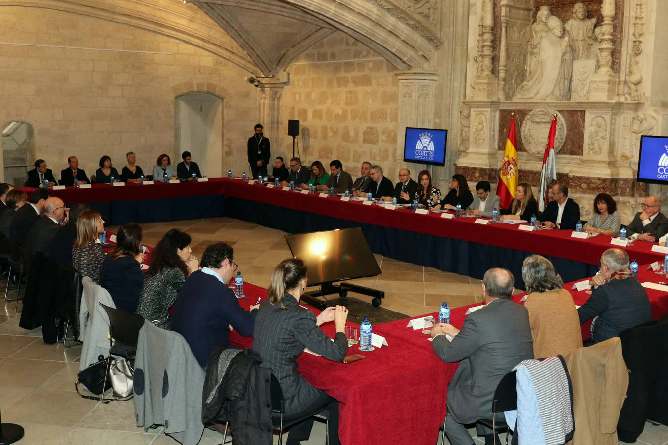 Reunión de la Mesa y Junta de Portavoces de las Cortes en el Colegio San Gregorio de Valladolid