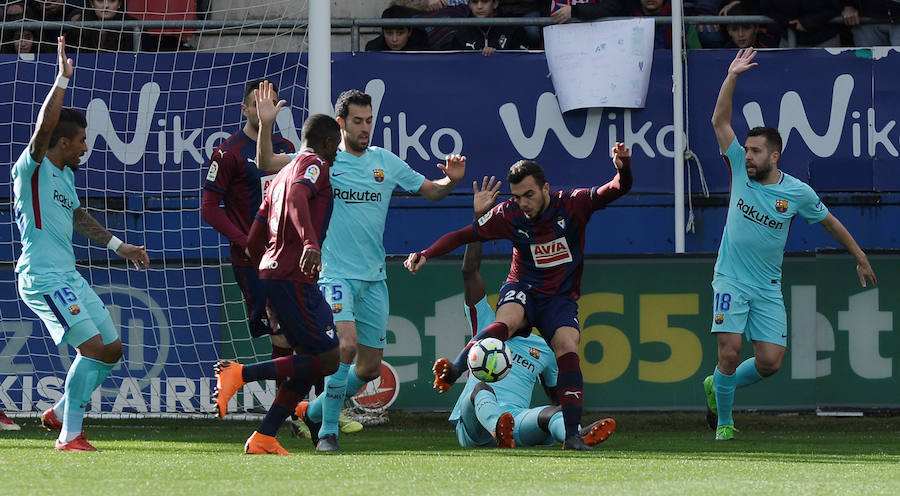 Tras dos empates consecutivos, el líder se reencontró con la victoria en Ipurua gracias a los tantos de Luis Suárez y Jordi Alba. 