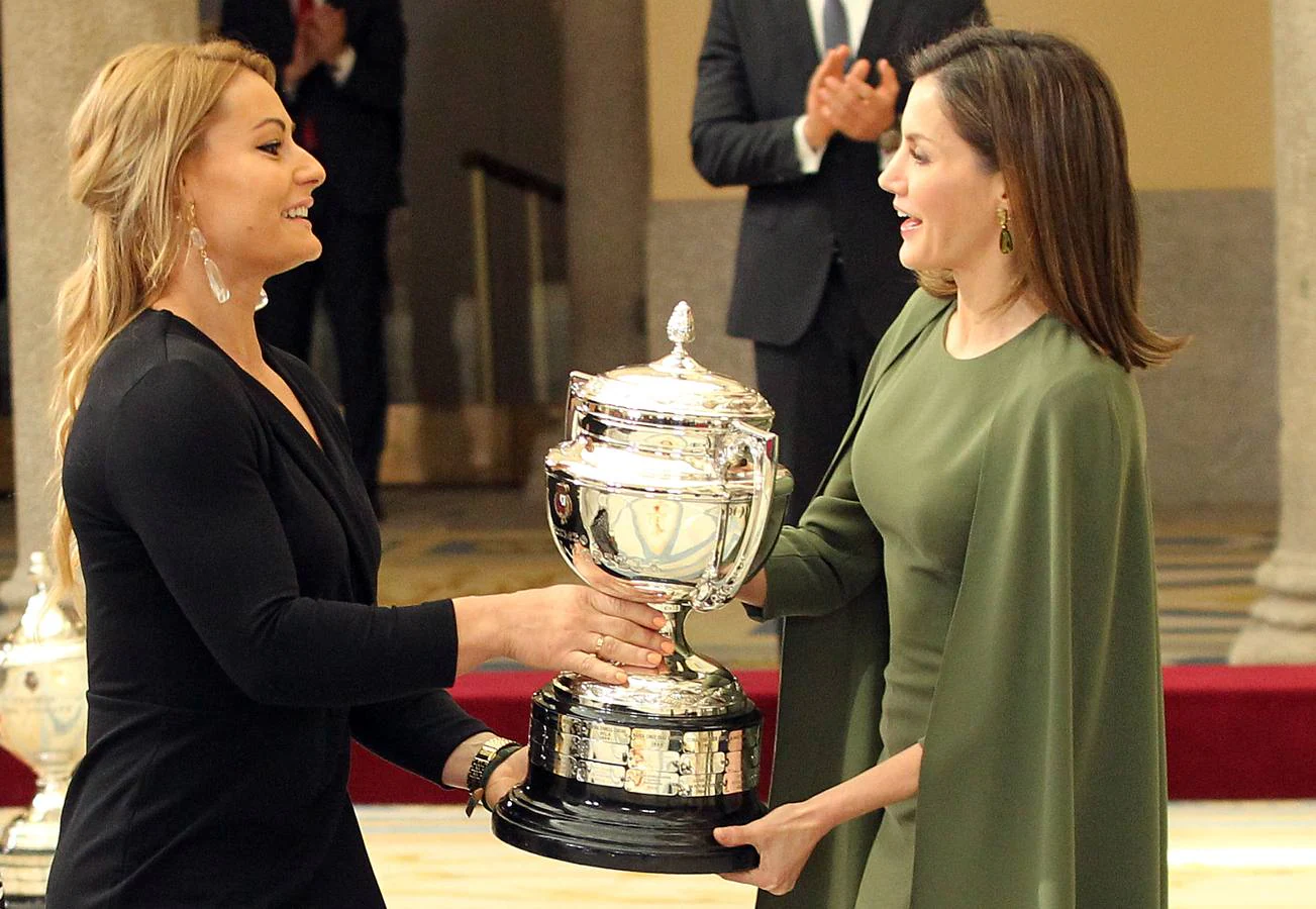 Fotos: Lydia Valentín recibe el Premio Nacional del Deporte 2016 de manos de la reina Letizia