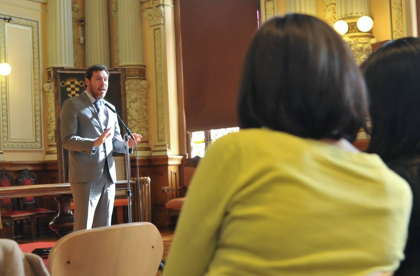 Fotos: Erasmus de la UVA visitan el Ayuntamiento