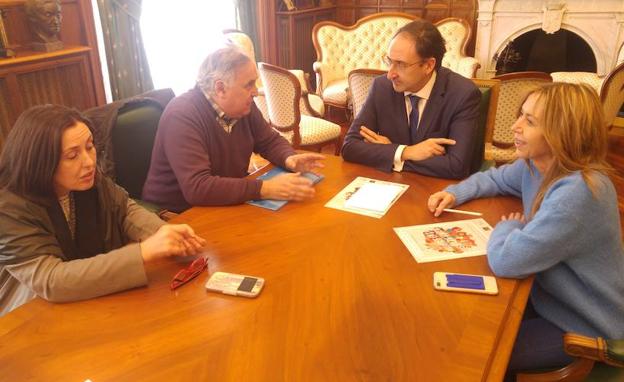 Reunión del Ayuntamiento con el grupo Muriel.