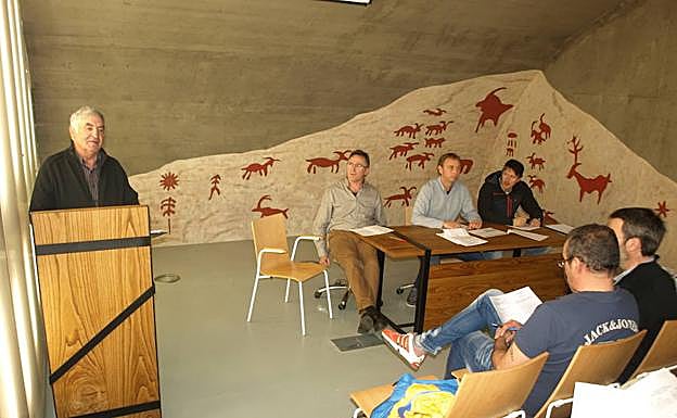 Un momento de la subasta de caza realizada el pasado año en el Centro de Cazadores. 