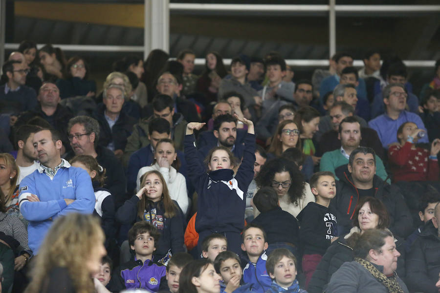 Fotos: La afición palentina llena el pabellón en su reestreno