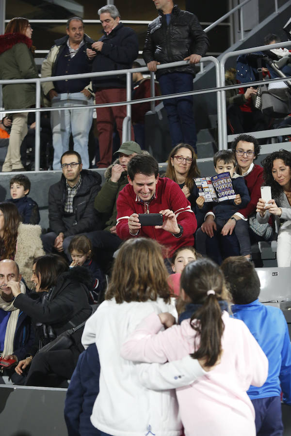 Fotos: La afición palentina llena el pabellón en su reestreno