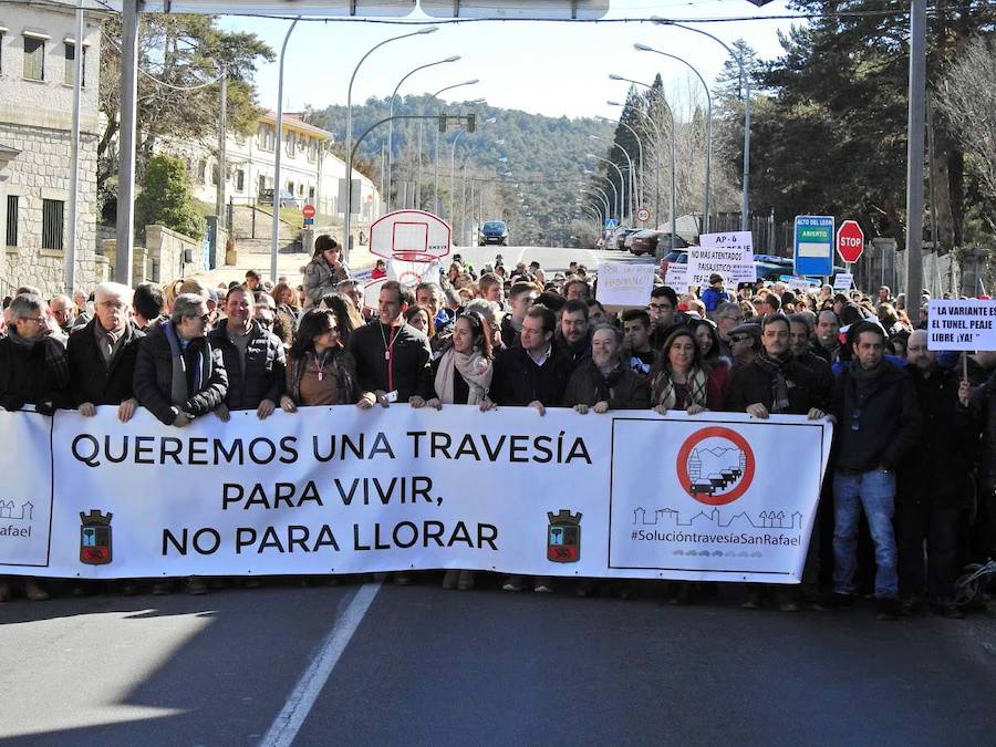 Fotos: Manifestacion en la peligrosa Travesía de San Rafael