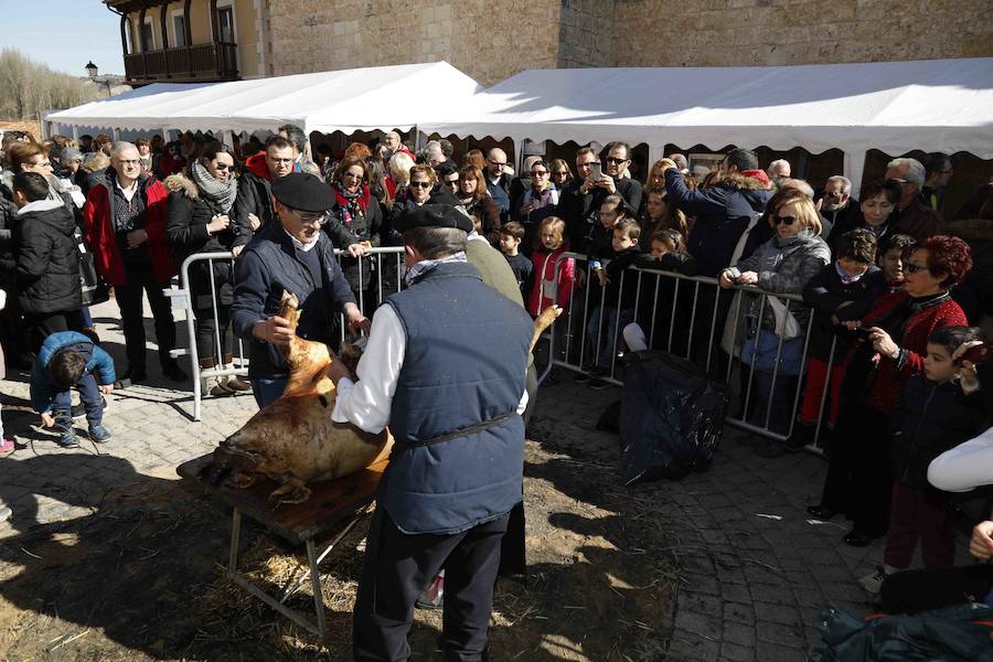 Más de 600 personas se dieron cita el sábado para celebrar la matanza del cerdo, una tradición a la que los habitantes del Valle del Cuco no quieren renunciar.