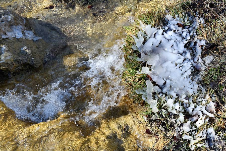Fotos: Hielo y bajas temperaturas en Covalagua