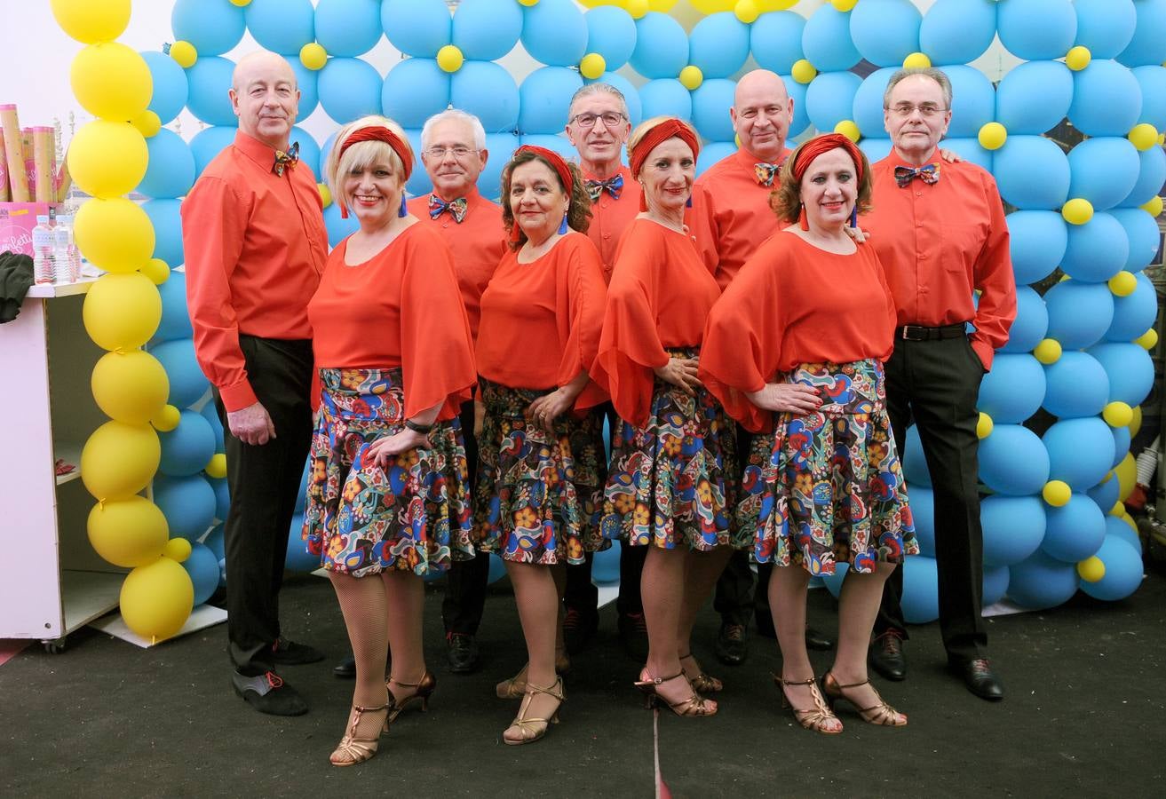 Más de un centenar de bailarines, procedentes de distintas escuelas de la capital, se dieron cita en el escenario de la Cúpula del Milenio