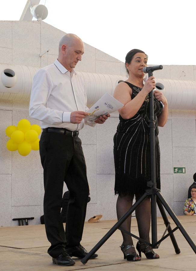 Más de un centenar de bailarines, procedentes de distintas escuelas de la capital, se dieron cita en el escenario de la Cúpula del Milenio