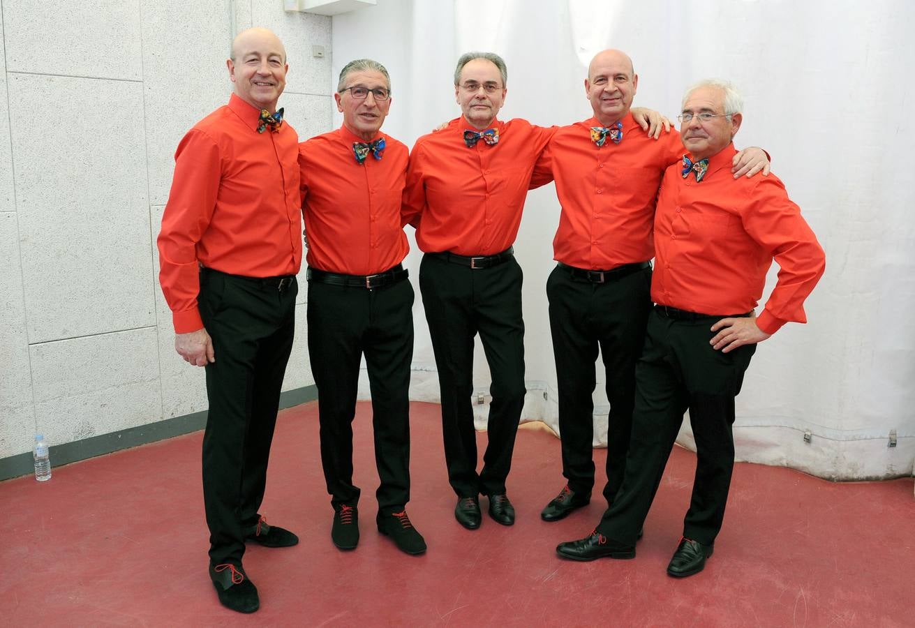 Más de un centenar de bailarines, procedentes de distintas escuelas de la capital, se dieron cita en el escenario de la Cúpula del Milenio